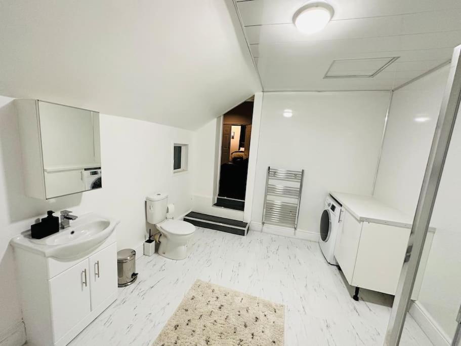 Bespoke 2 Bedroom Apt Derby City Екстериор снимка