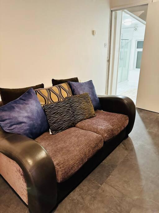 Bespoke 2 Bedroom Apt Derby City Екстериор снимка