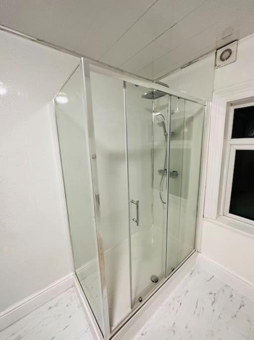 Bespoke 2 Bedroom Apt Derby City Екстериор снимка